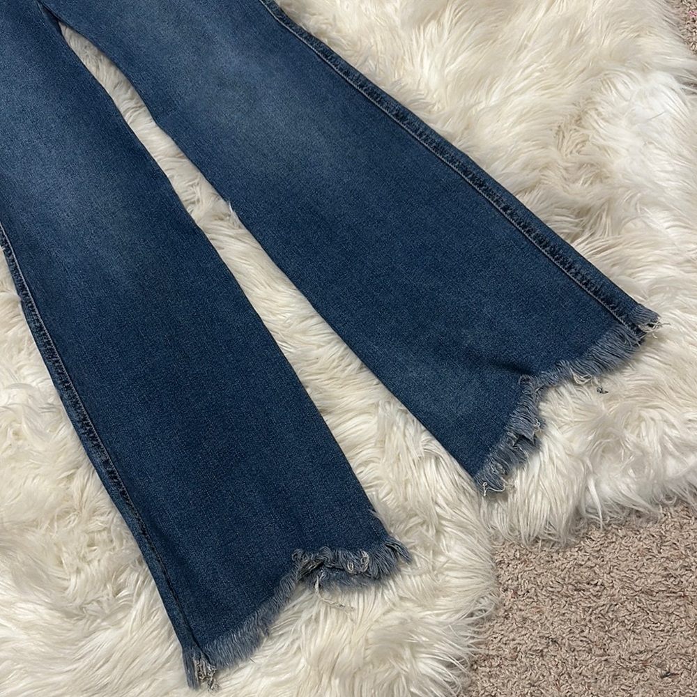 Good American High-Rise Wide Leg Jeans in Medium Blue - Picture 4 of 9